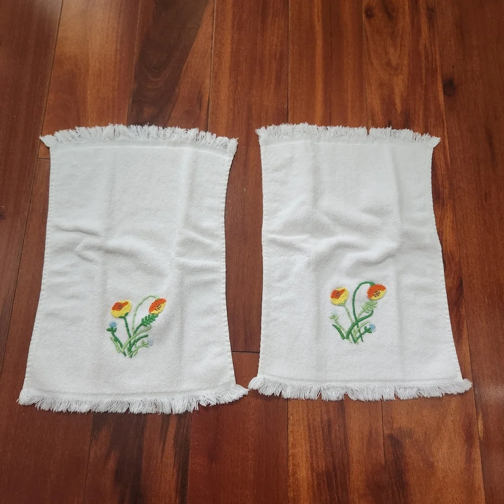 Vintage Lady Pepperell White with Yellow and Orange Flower Towel Set